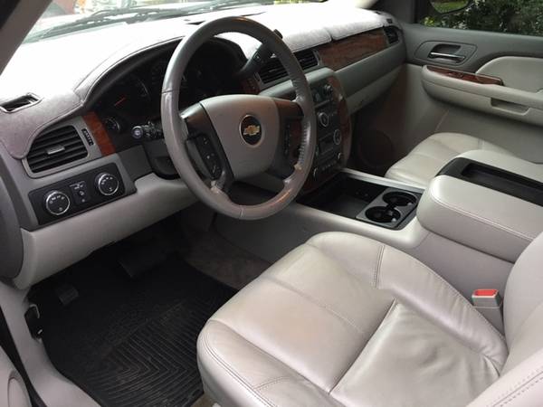 2009 Chevy Tahoe LT 4WD - cars & trucks - by owner - vehicle... for sale in Newport, RI – photo 16