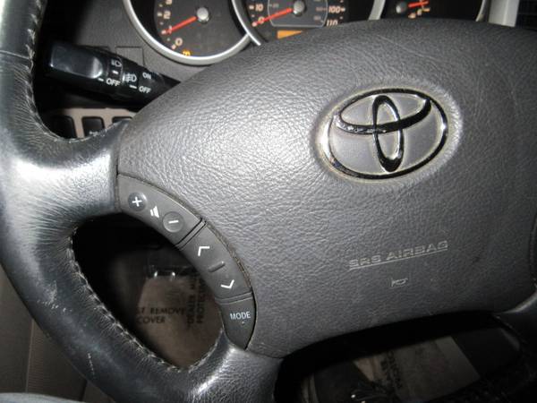 2006 Toyota 4Runner SR5 4WD - cars & trucks - by dealer - vehicle... for sale in Moorhead, ND – photo 12