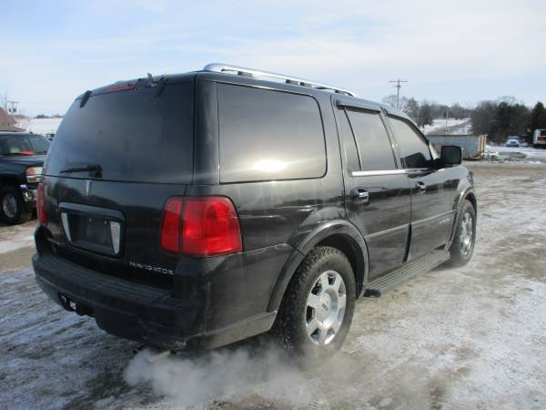 2005 Lincoln Navigator - - by dealer - vehicle for sale in Dorchester, WI – photo 4