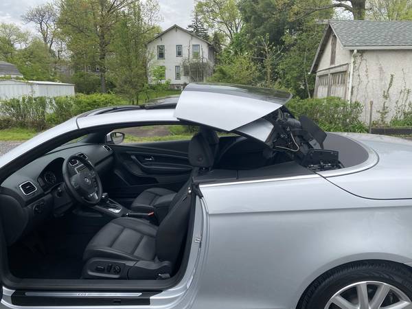 2011 VW Eos Komfort Convertible 71k, Auto Hardtop with glass roof! for sale in North Wales, PA – photo 9