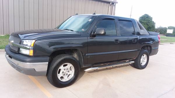 2004 Chevy Avalanche 4x4 Leather, Sunroof, Loaded, Lots of New Parts for sale in California, MO
