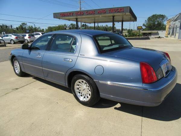 1999 Lincoln Town Car Signature - cars & trucks - by dealer -... for sale in Marion, IA – photo 3