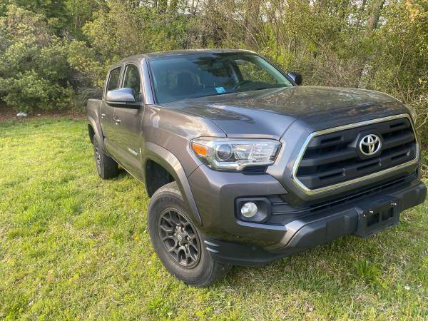 2017 Toyota Tacoma SR5 4door 4X4 like new - - by for sale in Henrico, VA – photo 13