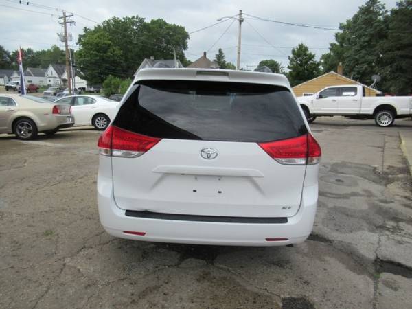 2012 Toyota Sienna Limited 7 Passenger 4dr Mini Van - cars & trucks... for sale in Bloomington, IL – photo 19