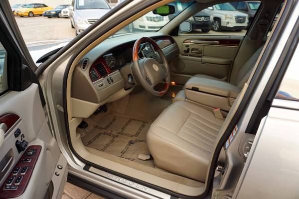 2003 Lincoln Town Car Signature - Low Miles, Immaculate Condition, Lea for sale in Naples, FL – photo 3