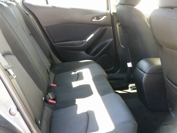 2016 Mazda 3 I Sport-ONLY 9,000 MILES! EXCELLENT CONDITION! for sale in Silvis, IA – photo 16