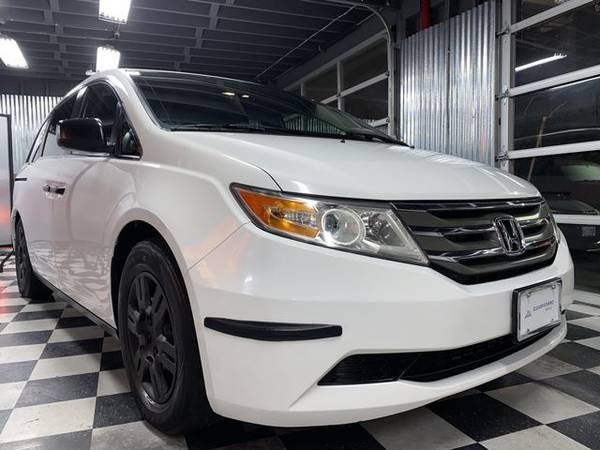 2012 Honda Odyssey - CLEAN TITLE & CARFAX SERVICE HISTORY! - cars &... for sale in Portland, OR – photo 2