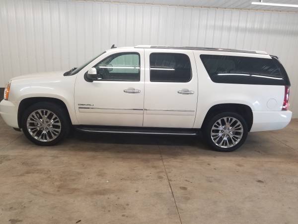 2010 GMC Yukon XL Denali. 1 Owner. 116k Miles. LOADED!!! NEW TIRES!!! for sale in Marion, IA – photo 2