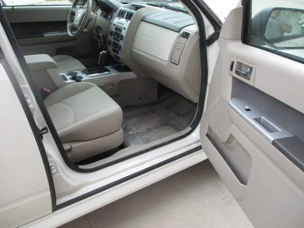 2010 Mercury Mariner 4X4 1 Owner/Low Miles/72K/Remote for sale in CENTER POINT, IA – photo 13