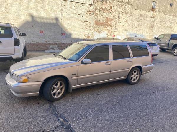 1998 Volvo V70 - Ice Cold A/C & Hot Heat - cars & trucks - by dealer... for sale in Fort Collins, WY – photo 4