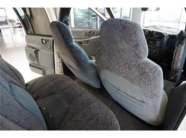 2001 Chevrolet Chevy S10 Crew Cab LS Short Bed WE CAN BEAT ANY RATE... for sale in Sacramento, NV – photo 18