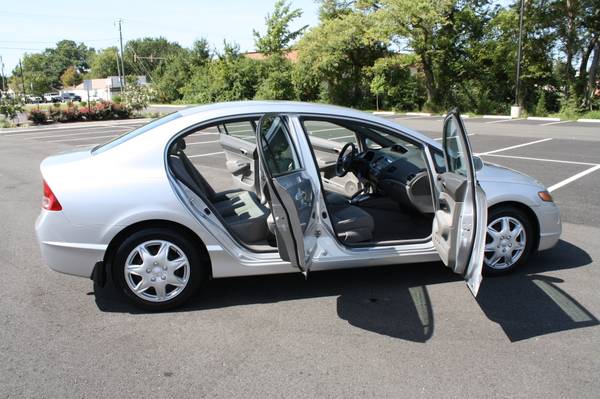 2008 HONDA CIVIC 4-DOOR GREAT ON GAS for sale in Fredericksburg, District Of Columbia – photo 14