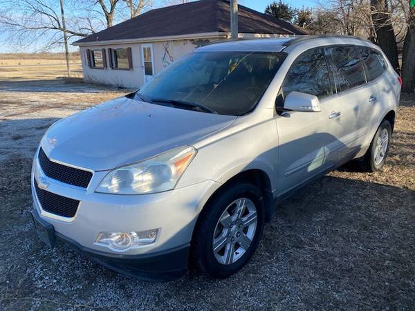 2009 Chevy Traverse LT/Third row seat/Auto - cars & for sale in Augusta, KS – photo 8