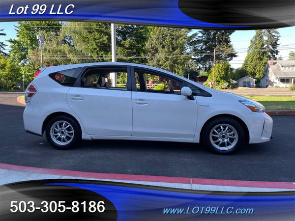 2017 Toyota Prius v Four Wagon 1-Owner Heated Leather Navigation Bac for sale in Milwaukie, OR – photo 9