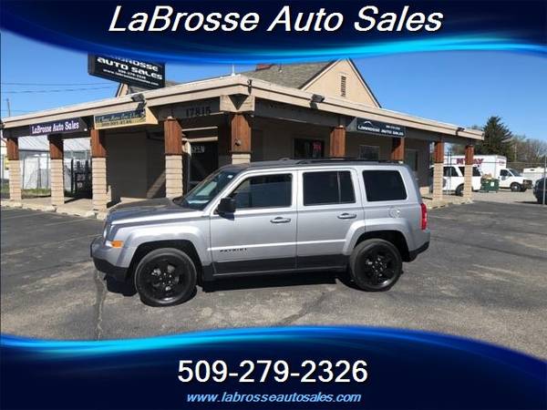 2015 Jeep Patriot Altitude 4WD only 74k miles 1 owner local - cars & for sale in Greenacres, WA