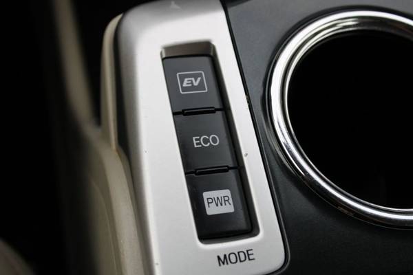 2013 Toyota Prius v Five Navigation, Backup camera, Bluetooth,... for sale in Everett, WA – photo 7