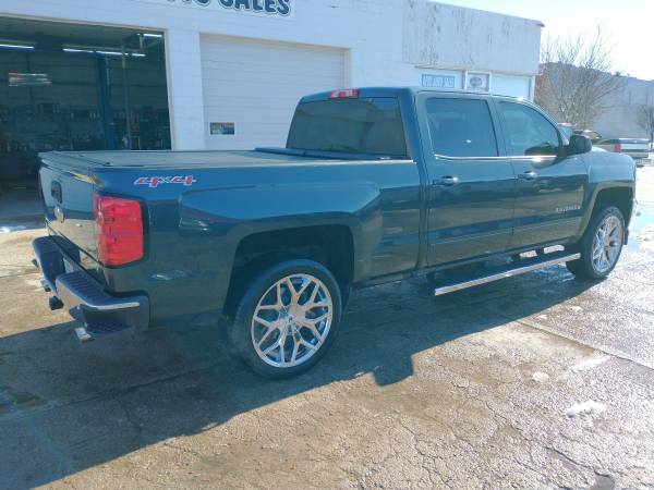 2017 Chevy Silverado crew cab 4X4, 5.3, 105K - cars & trucks - by... for sale in Coldwater, KS – photo 4