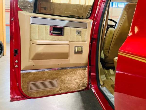 1986 Chevrolet Suburban C20 Tailgate - cars & trucks - by dealer -... for sale in Cleveland, OH – photo 18