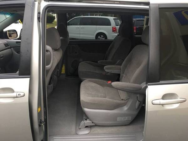 2004 Toyota Sienna LE 7 Passenger 4dr Mini Van for sale in Watertown, WI – photo 19