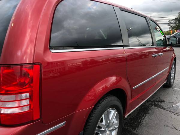 Clean! 2008 Chrysler Town & Country! Loaded! 3rd Row! for sale in Ortonville, OH – photo 11