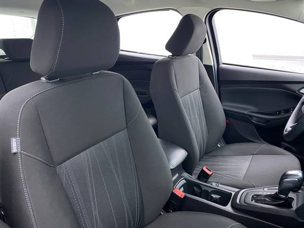 2015 Ford Focus SE Hatchback 4D hatchback Gray - FINANCE ONLINE -... for sale in Rockford, IL – photo 18