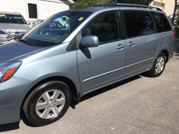 2004 TOYOTA SIENNA XLE LOADED EXCELLENT CONDITION MINI VAN for sale in Downers Grove, IL – photo 2