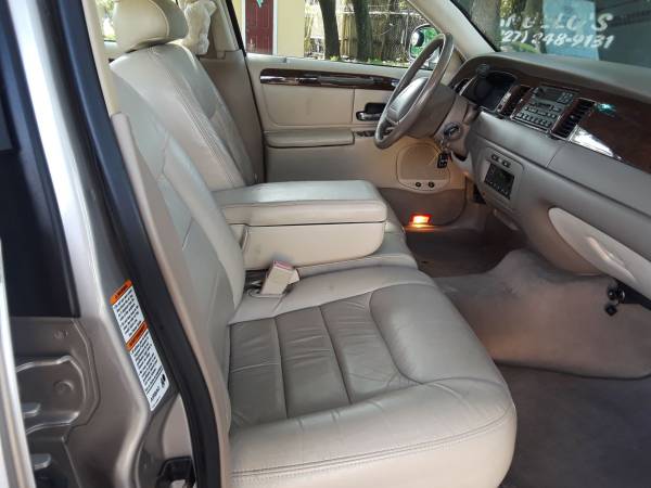 2001 LINCOLN TOWN CAR EXECUTIVE Sedan for sale in TAMPA, FL – photo 10