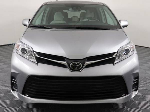 2018 *Toyota* *Sienna* *LE Automatic Access Seat FWD 7- for sale in Tucker, GA – photo 9