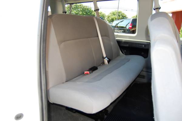 VERY NICE XLT PACKAGE FORD 15 PASSENGER VAN....UNIT# U1772W for sale in Charlotte, NC – photo 11