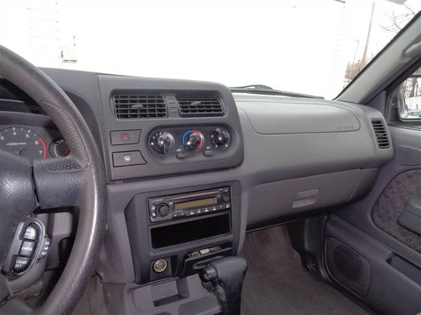 2001 Nissan Xterra SE, 1 Owner for sale in Decatur, IL – photo 4