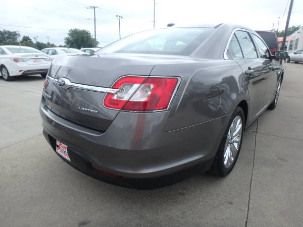 2011 Ford Taurus Limited Gray for sale in URBANDALE, IA – photo 2