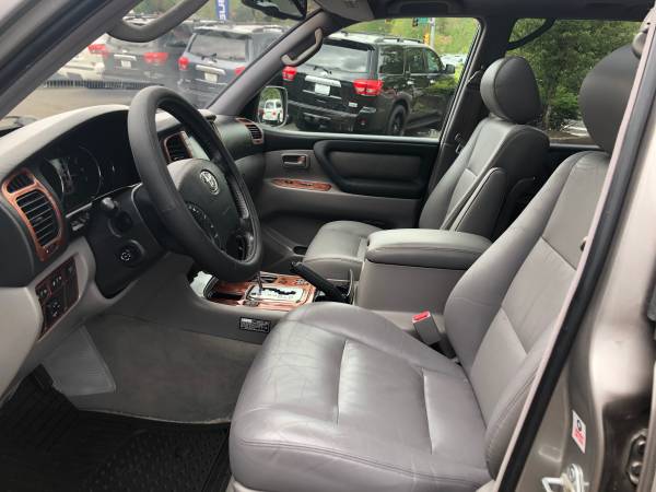 2006 Toyota Land Cruiser 4WD - Navigation, Third Row, Clean title for sale in Kirkland, WA – photo 9