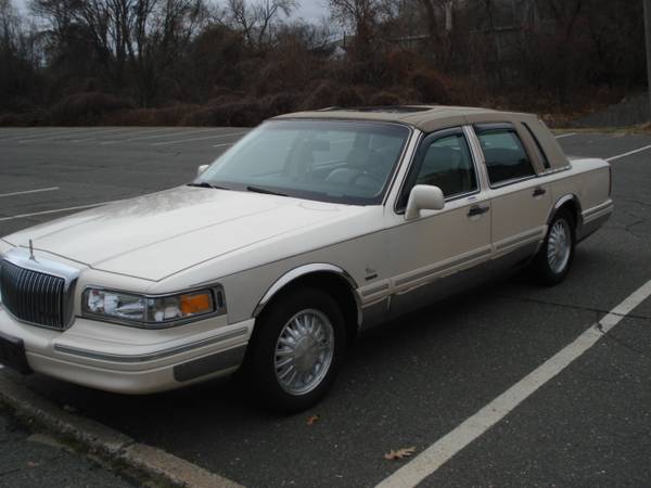 █ 1996 LINCOLN TOWN CAR CARTIER EDITION █ - cars & trucks - by owner... for sale in Weston, MA – photo 11