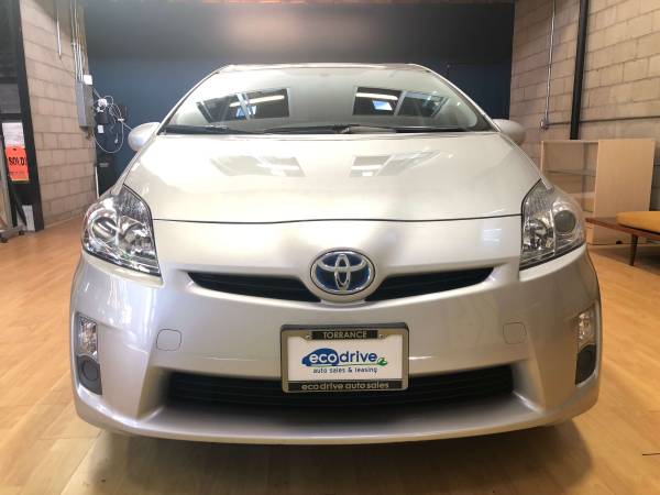 2010 toytoa prius three, only 32k actual miles, navi, clean title for sale in Torrance, CA – photo 2