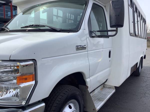 Clean Carfax! 2010 Ford Econoline! Dually! Passenger Bus! 24 Seats! for sale in Ortonville, MI – photo 10