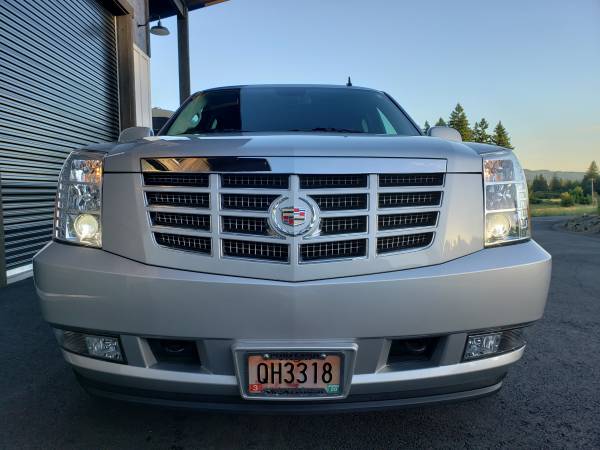 2012 Cadillac Escalade AWD - ONLY 26k Miles!!!!! for sale in Portland, WA – photo 5