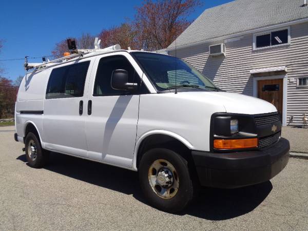 2011 Chevy Chevrolet Express 2500 Cargo Van Bins Ladder Rack 1-Owner for sale in Hampton Falls, MA – photo 2
