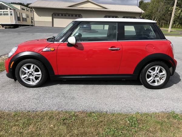 12 Mini Cooper Red 6 Speed Clean Carfax Pano Roof Excellent Condition for sale in Palmyra, PA – photo 10