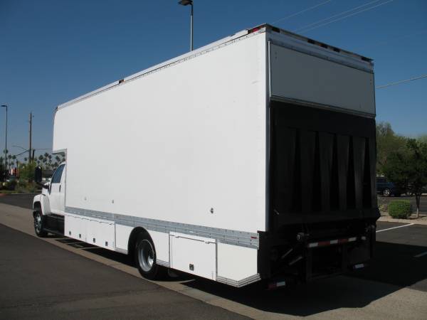2005 GMC C6500 Crew Cab Box Truck 24FT Liftgate - - by for sale in Mesa, AZ – photo 4