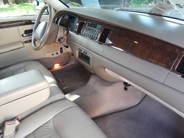 2001 LINCOLN TOWN CAR EXECUTIVE Sedan for sale in TAMPA, FL – photo 11