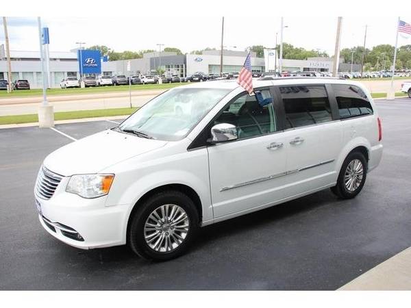 2015 Chrysler Town & Country mini-van Limited Green Bay for sale in Green Bay, WI – photo 7