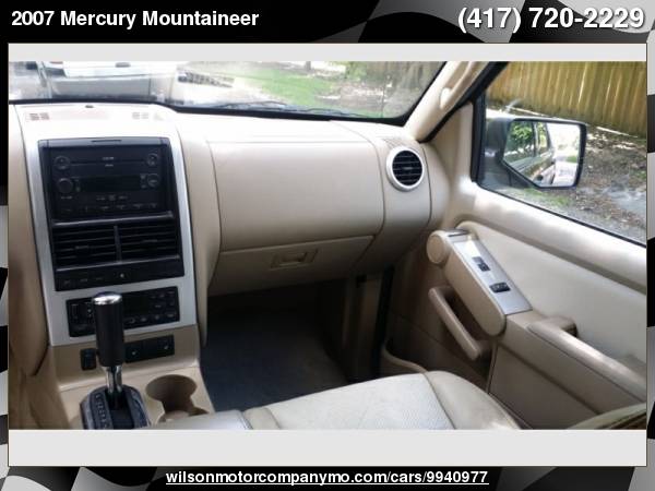2007 Mercury Mountaineer V8 Premier 3rd row ! with Analog clock for sale in Springfield, MO – photo 11