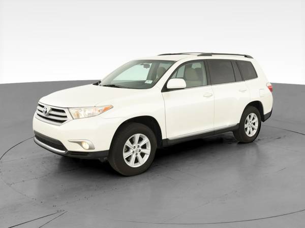 2013 Toyota Highlander Plus Sport Utility 4D suv White - FINANCE -... for sale in Rochester , NY – photo 3