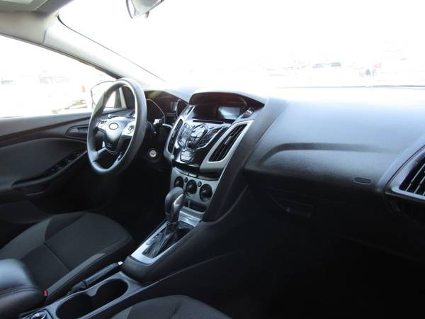2012 *Ford* *Focus* *4dr Sedan SE* Ingot Silver Meta for sale in Omaha, NE – photo 10