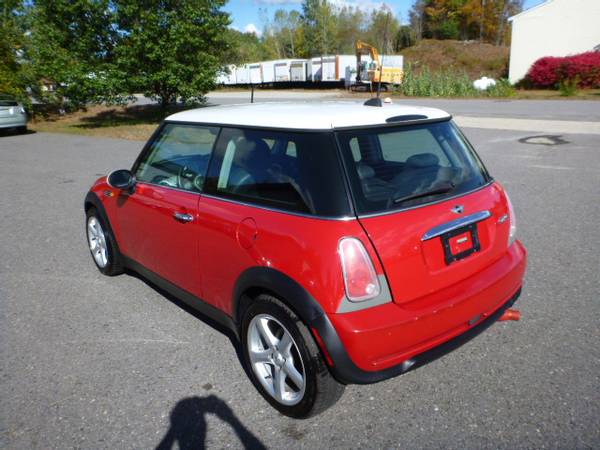 2005 MINI COOPER-5 SPEED MANUAL-RUNS AND DRIVES GOOD-WHOLESALE PRICE... for sale in Milford, ME – photo 3