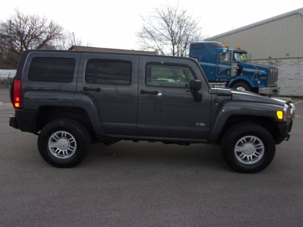 2009 HUMMER H3 Base 4x4 4dr SUV - cars & trucks - by dealer -... for sale in Waukesha, WI – photo 4