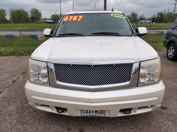2006 Cadillac Escalade ESV Base AWD 4dr SUV - cars & trucks - by... for sale in ST Cloud, MN – photo 4