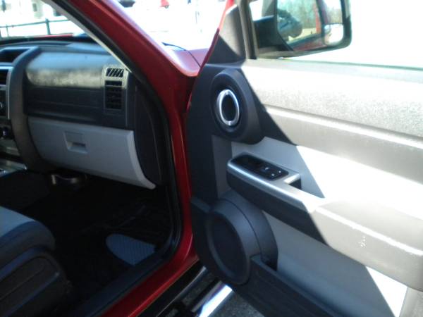 Dodge Nitro SLT Sunroof 4X4 New Tires NICE 1 Year Warranty for sale in Hampstead, NH – photo 10