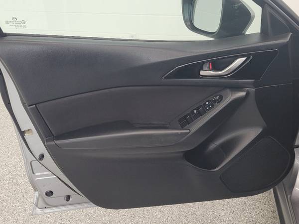 2016 Mazda Mazda3 Sport-Keyless entry - Back up Camera! - cars & for sale in Silvis, IA – photo 5