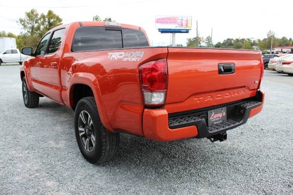 2017 Toyota Tacoma TRD Sport Double Cab 6' Bed V6 4x4 AT with 2 LCD... for sale in Wilmington, NC – photo 5